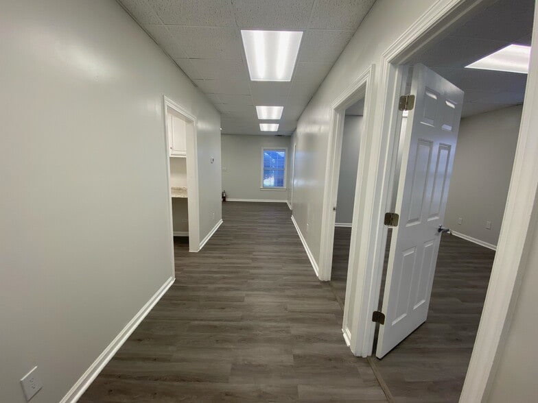 More Photos Of 123 Kingston Dr, Chapel Hill Loft Creative Space For Lease