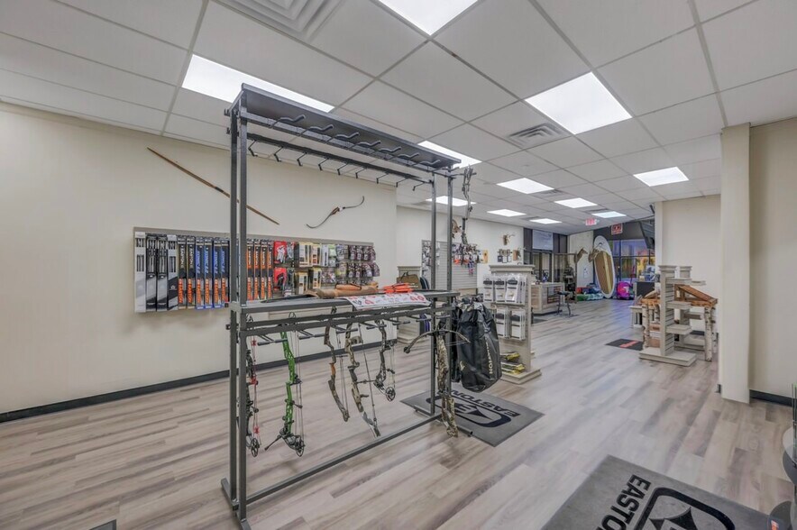 More Photos Of 116-120 Monahan Ave, Dunmore Flex For Lease