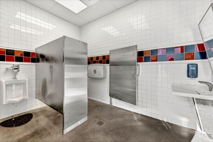 More Photos Of 4280 W Martin Luther King Blvd, Fayetteville Restaurant For Sale