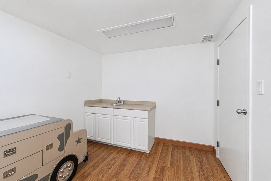 More Photos Of 3767 Richmond Ave, Staten Island Medical For Sale