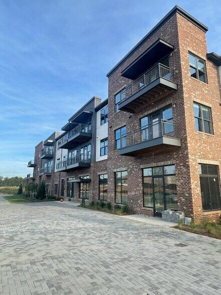 More Photos Of 300 Argento Dr, McDonough Apartments For Lease