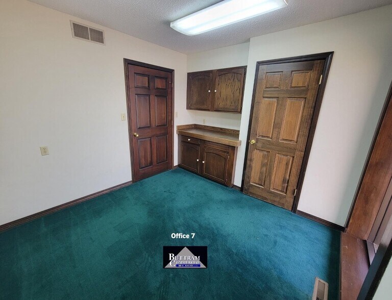 More Photos Of 3111 McClelland Blvd., Joplin Office For Sale