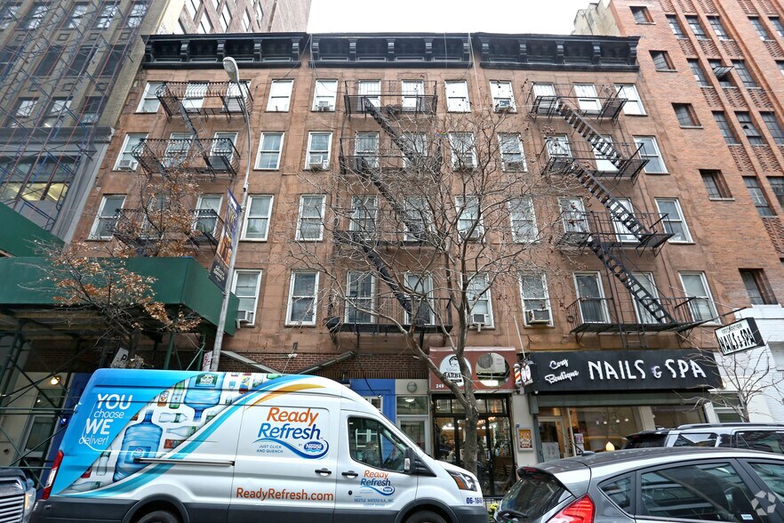 More Photos Of 247 W 26th St, New York Apartments For Lease