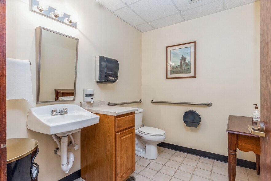 More Photos Of 192 Tower Dr, Middletown Loft Creative Space For Lease