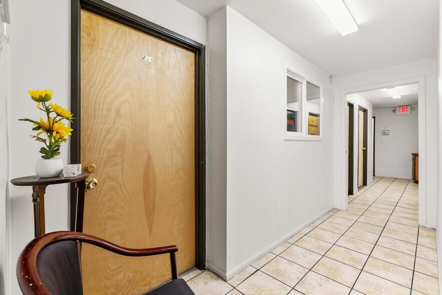 More Photos Of 1108 5th St, San Fernando Storefront Retail Office For Sale