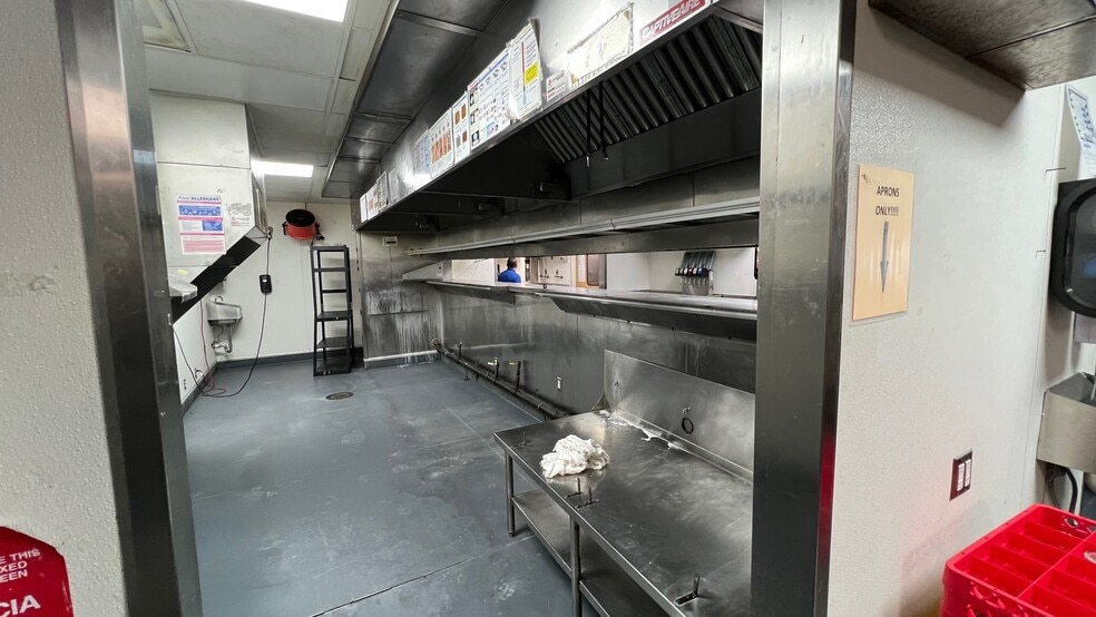More Photos Of 6200 College Dr, Suffolk General Retail For Lease