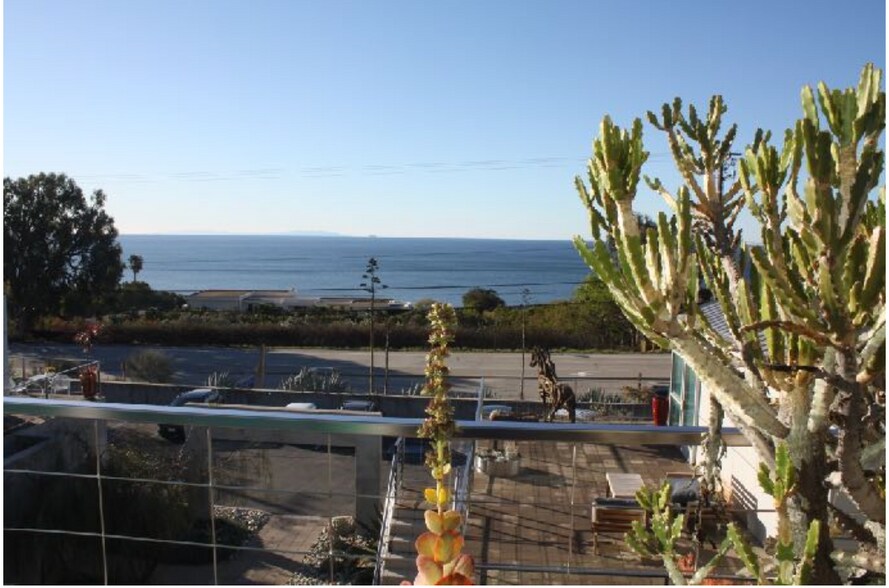 More Photos Of 24955 Pacific Coast Hwy, Malibu Loft Creative Space For Lease