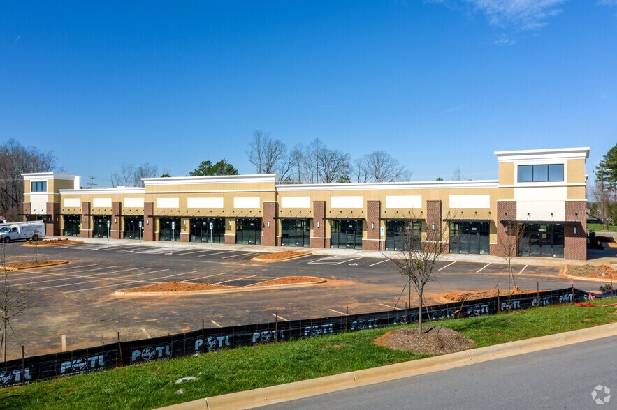 More Photos Of 7610 E NC 150 Hwy, Sherrills Ford Restaurant For Lease