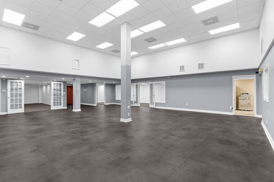 More Photos Of 1121 E Twiggs St, Tampa Office For Sale