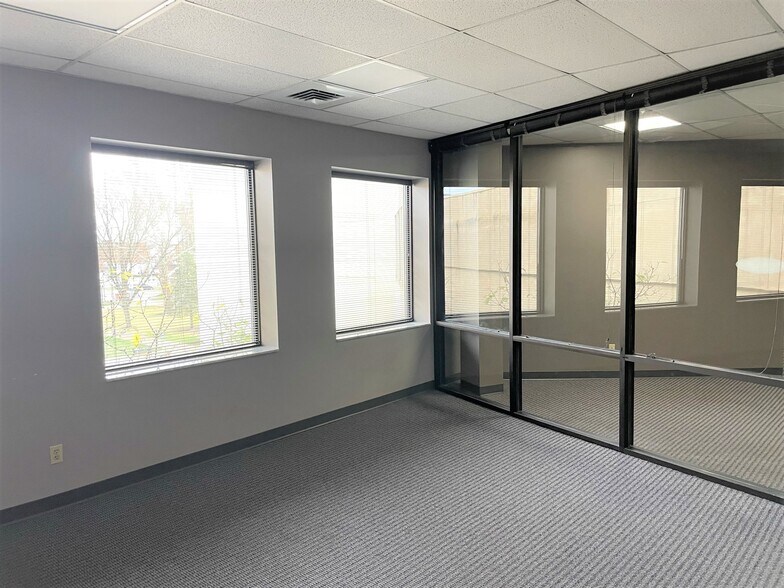 More Photos Of 15 N 3rd St, Newark Loft Creative Space For Lease