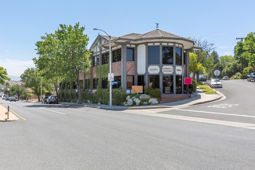 More Photos Of 23030 Lyons Ave, Santa Clarita Medical For Lease