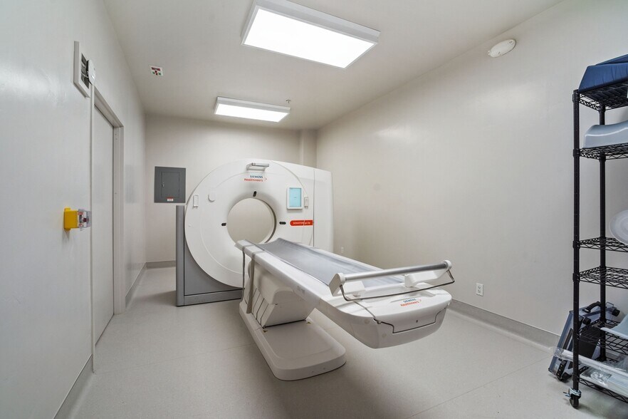 More Photos Of 5373 Highway 224, Park City Medical For Sale