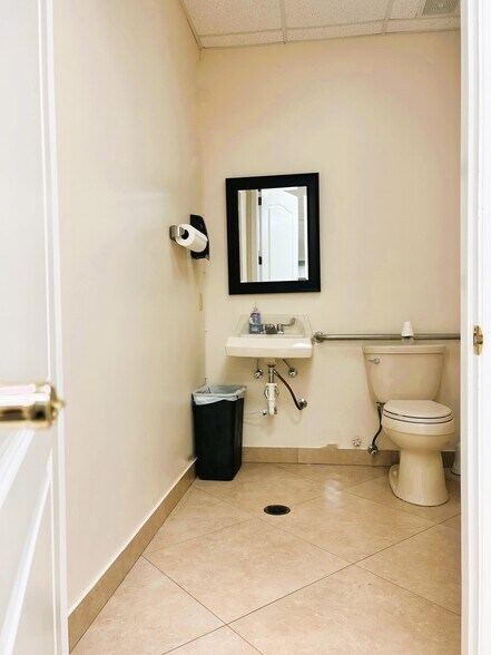 More Photos Of 9700 Stirling Rd, Cooper City Office For Lease