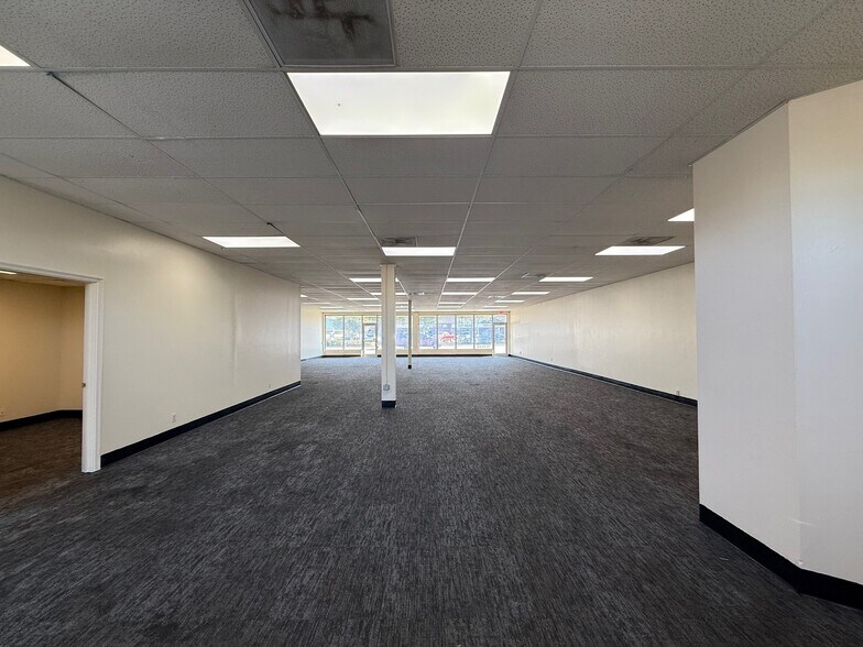 More Photos Of 4517-4525 Hollywood Blvd, Hollywood Storefront Retail Office For Lease