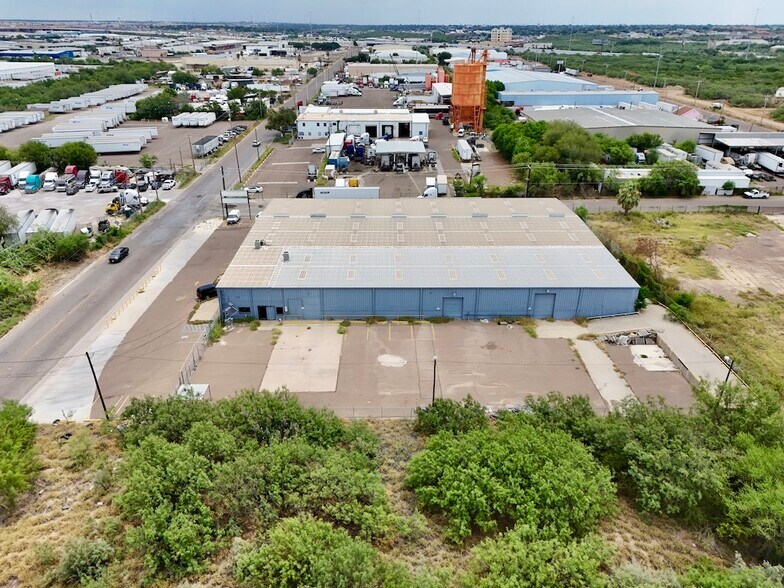 More Photos Of 8115 Las Cruces Dr, Laredo Truck Terminal For Lease