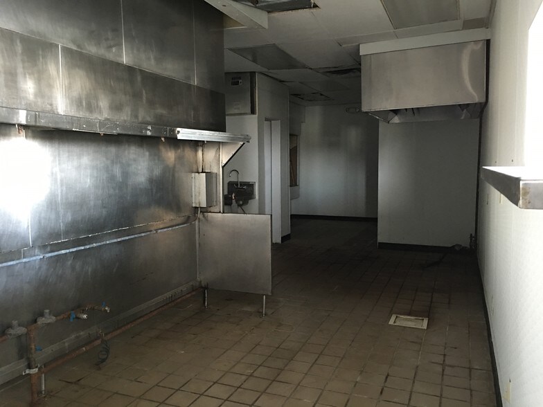 More Photos Of 3401 W Oakland Ave, Austin Truck Stop For Sale