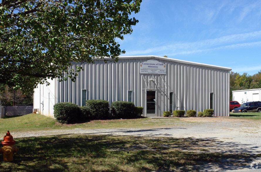 More Photos Of 2326 Cragmore Rd, Winston-Salem Warehouse For Lease
