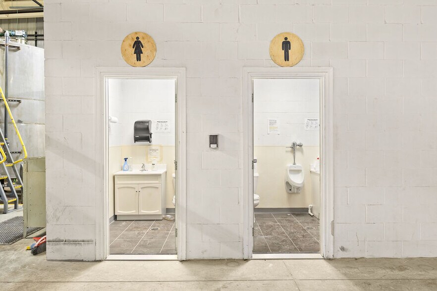 More Photos Of 2000 Ashley Rd, Morris Manufacturing For Sale