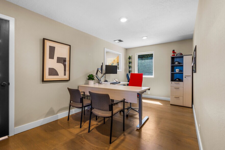 More Photos Of 630 Mary Ave SE, Salem Medical For Sale