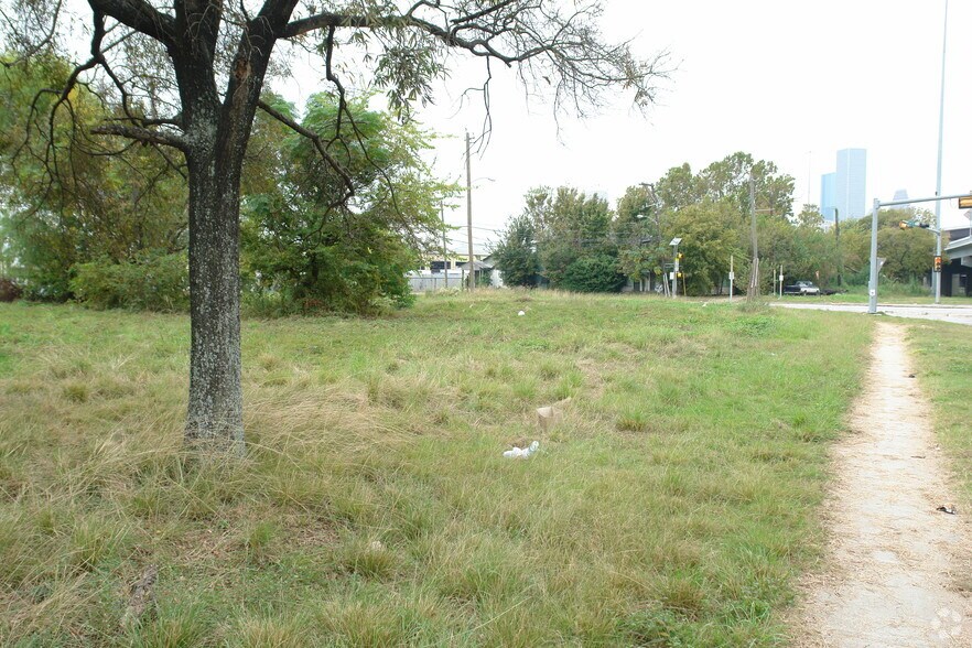 More Photos Of 2705 Baer St, Houston Land For Lease