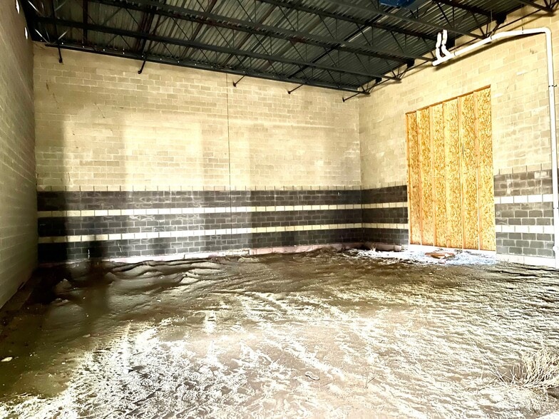 More Photos Of 2943 Belmont, West Richland Distribution For Sale