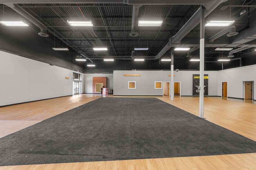 More Photos Of 304-350 NE Agness Ave, Grants Pass Unknown For Lease