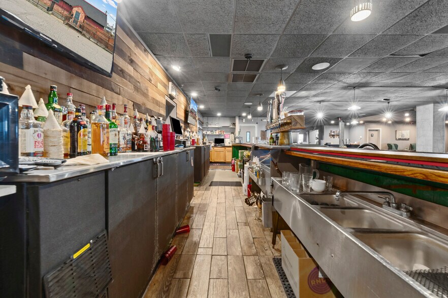 More Photos Of 1090 Rochester Rd, Troy Restaurant For Sale