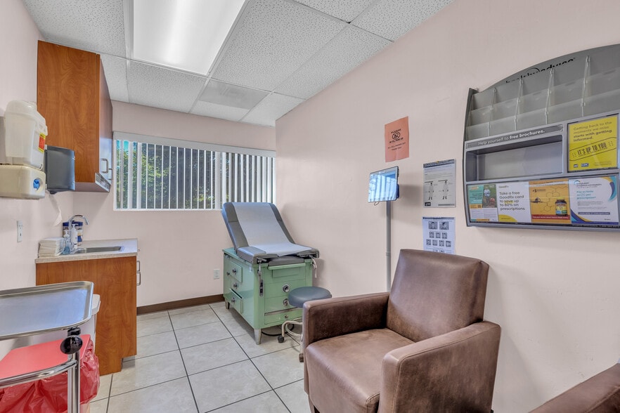 More Photos Of 515 Michigan Blvd, West Sacramento Medical For Sale