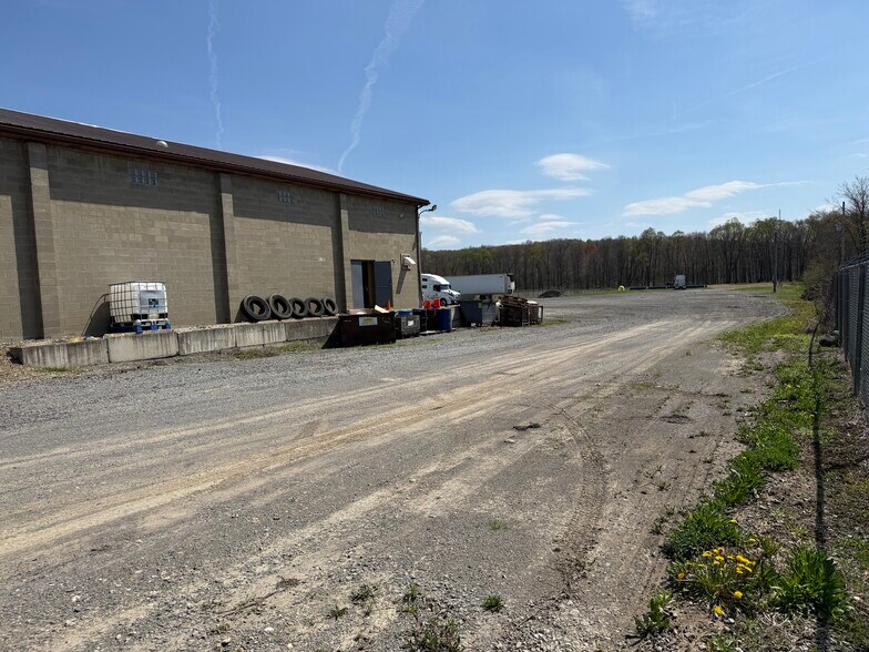 More Photos Of 4881 Pittsburgh Rd, Harrisville Light Distribution For Sale