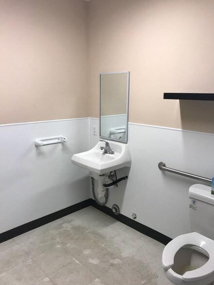 More Photos Of 2901 E Main St, Ventura Fast Food For Lease