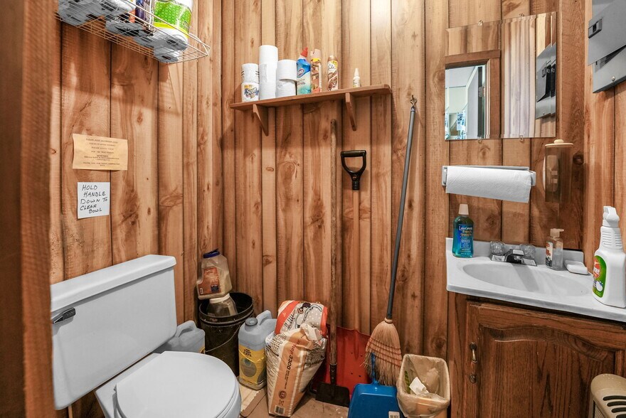 More Photos Of 10907 Main St, Honor Flex For Sale
