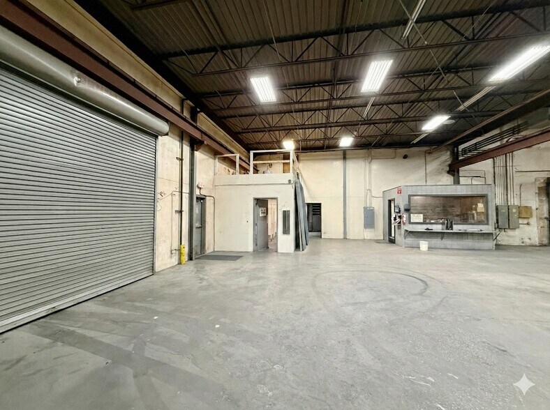More Photos Of 439 McNally Dr, Nashville Manufacturing For Lease