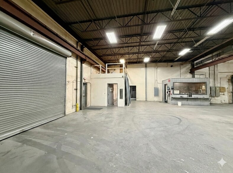 More Photos Of 439 McNally Dr, Nashville Manufacturing For Lease