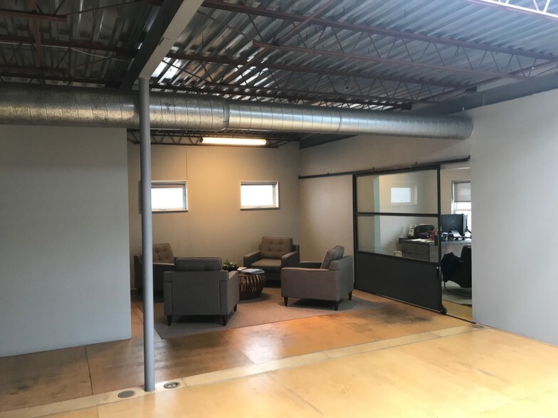 More Photos Of 2437 1/2 University Blvd, Houston Office For Lease
