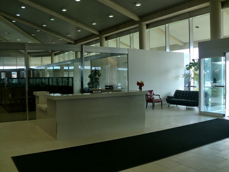 More Photos Of 200 S 10th St, McAllen Office For Lease