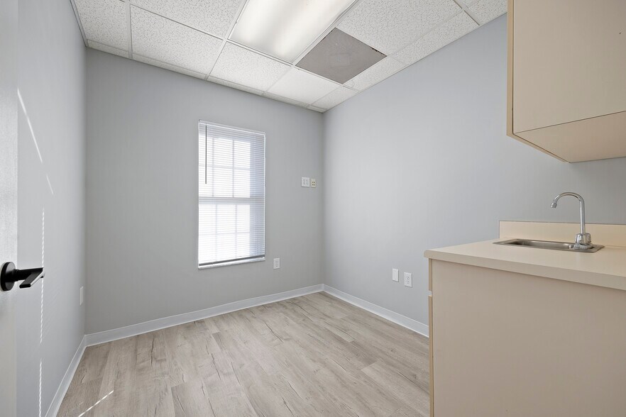 More Photos Of 1283 SW Sr-47, Lake City Medical For Lease