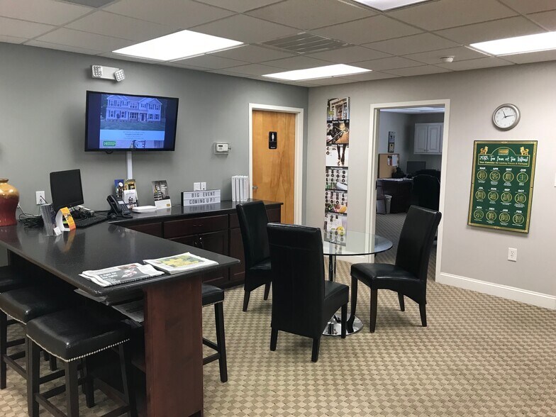 More Photos Of 4598 Broad St, Virginia Beach Office For Lease