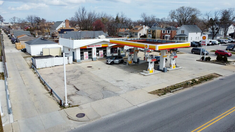 More Photos Of 1200 W Touhy Ave, Park Ridge Service Station For Sale