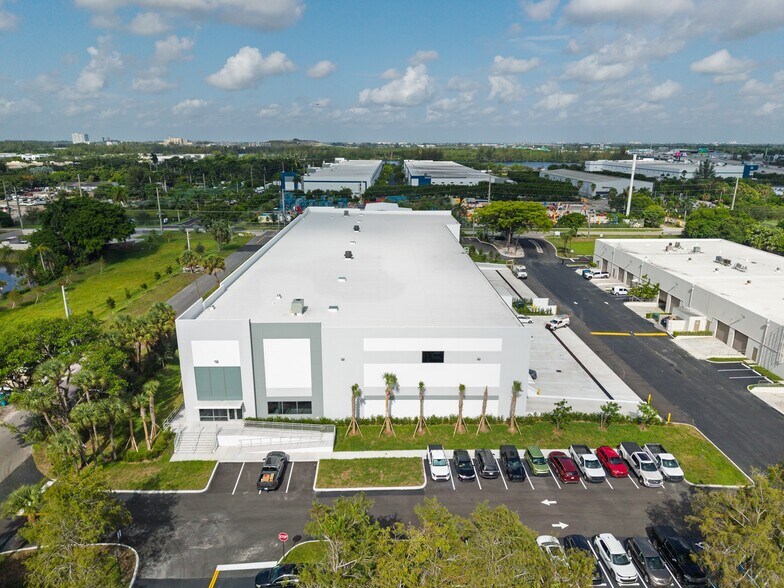 More Photos Of 3410 SW 26th Ter, Fort Lauderdale Warehouse For Lease
