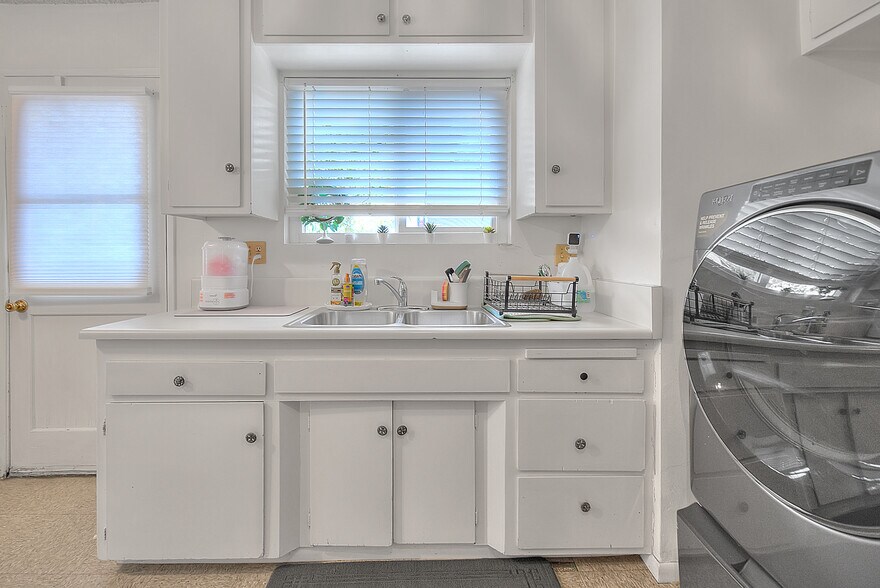 More Photos Of 275-299 Monte Vista St, La Habra Apartments For Sale