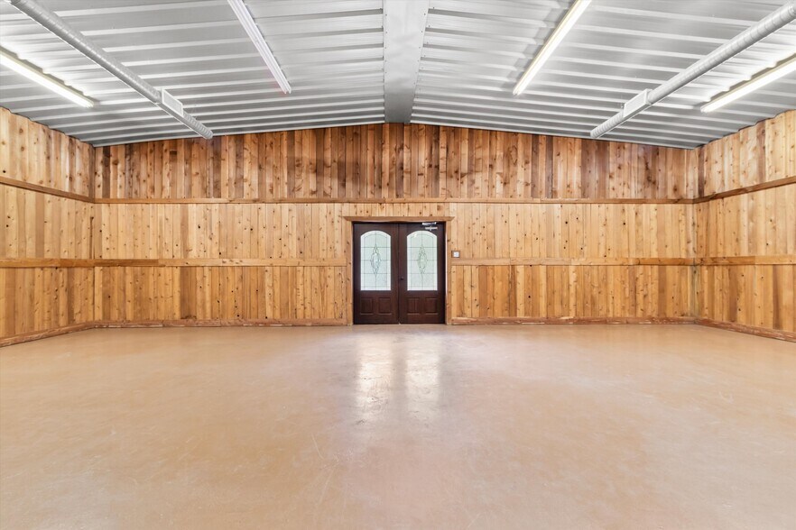 More Photos Of 5611 Rockin L Ln, Navasota Lodge Meeting Hall For Sale
