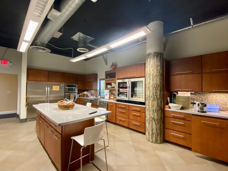 More Photos Of 4401 W Kennedy Blvd, Tampa Office For Lease