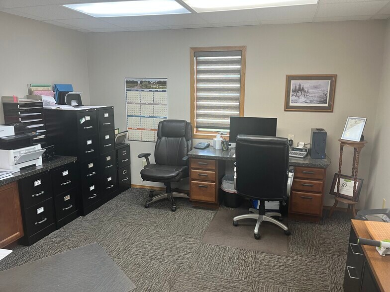 More Photos Of 110 Main St, Salem Office For Sale