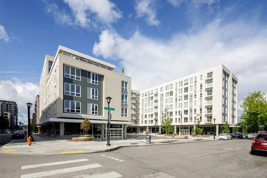 More Photos Of 2070 NW Quimby St, Portland Apartments For Lease