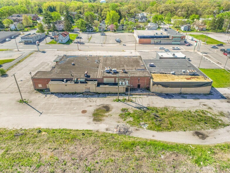 More Photos Of 3232 Central Ave, Lake Station Supermarket For Lease