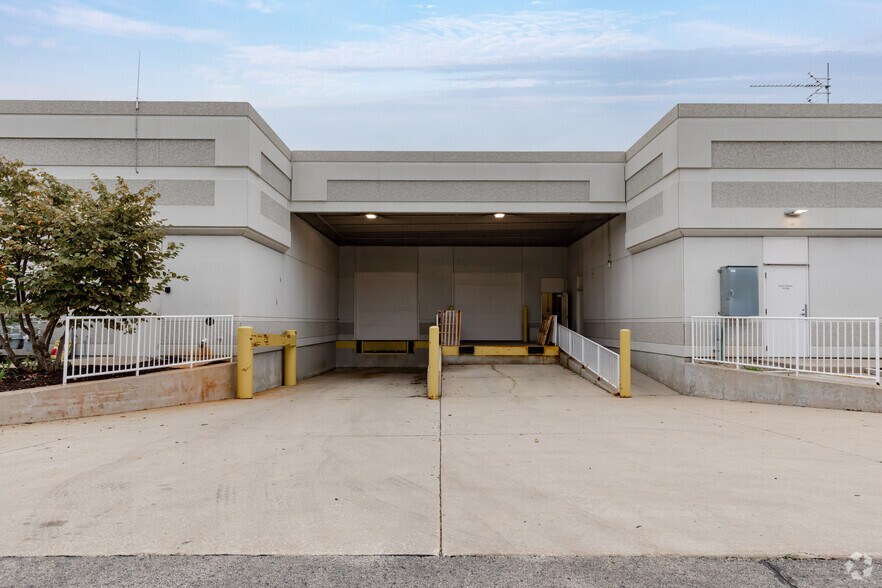 More Photos Of 2400 Ogden Ave, Lisle Office For Lease