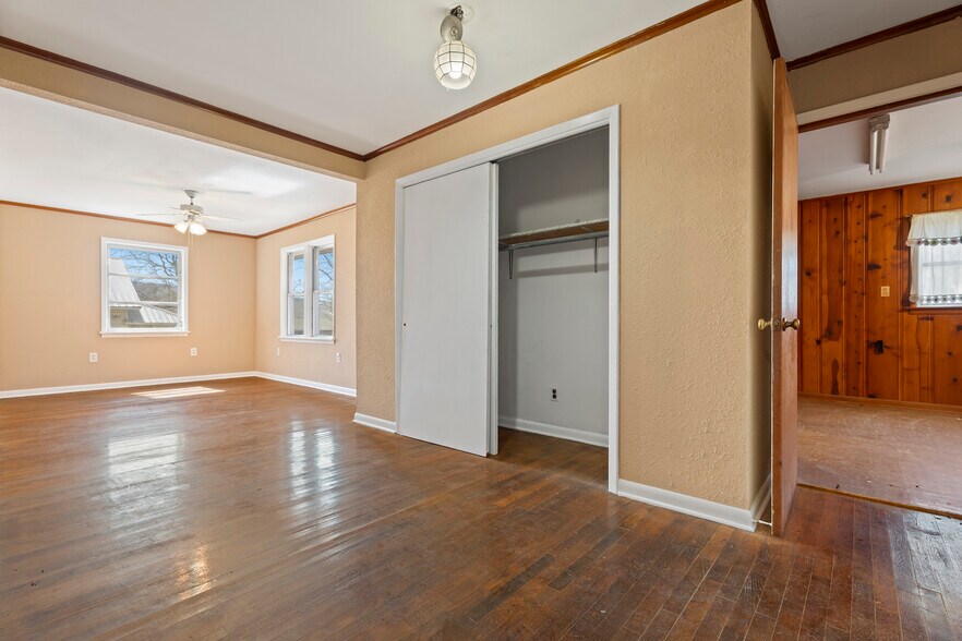 More Photos Of 300 Range St, Marshall Multifamily For Sale