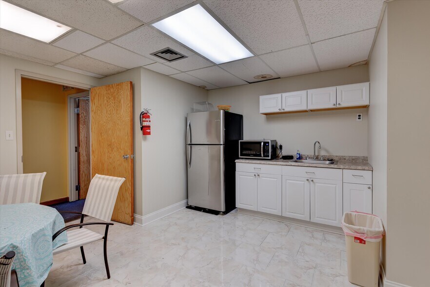 More Photos Of 106 Administration Rd, Oak Ridge Medical For Lease