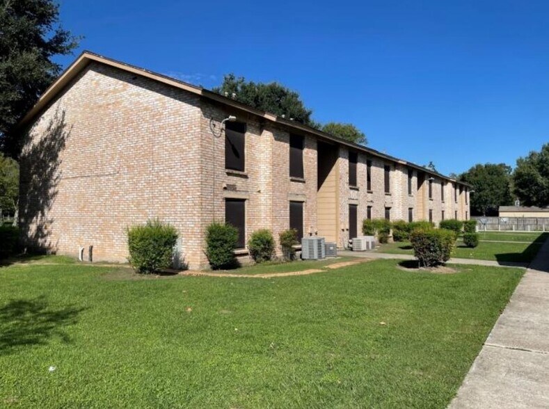 More Photos Of 1905 Jephson Ln, Alvin Apartments For Sale