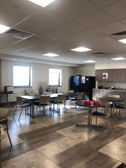 More Photos Of 1004 New Holland Ave, Lancaster Unknown For Lease